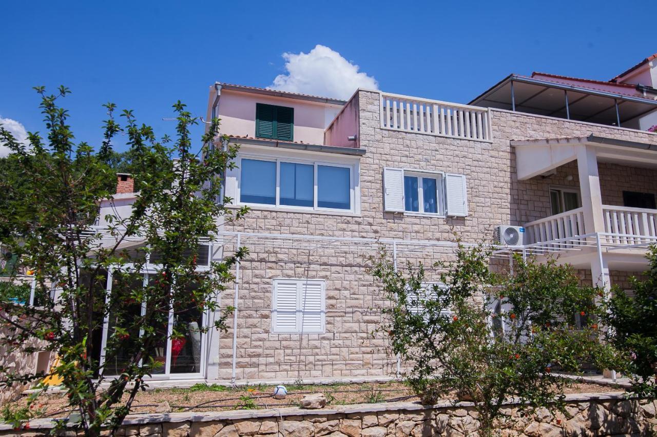Family Apartments Brach Bol Zewnętrze zdjęcie