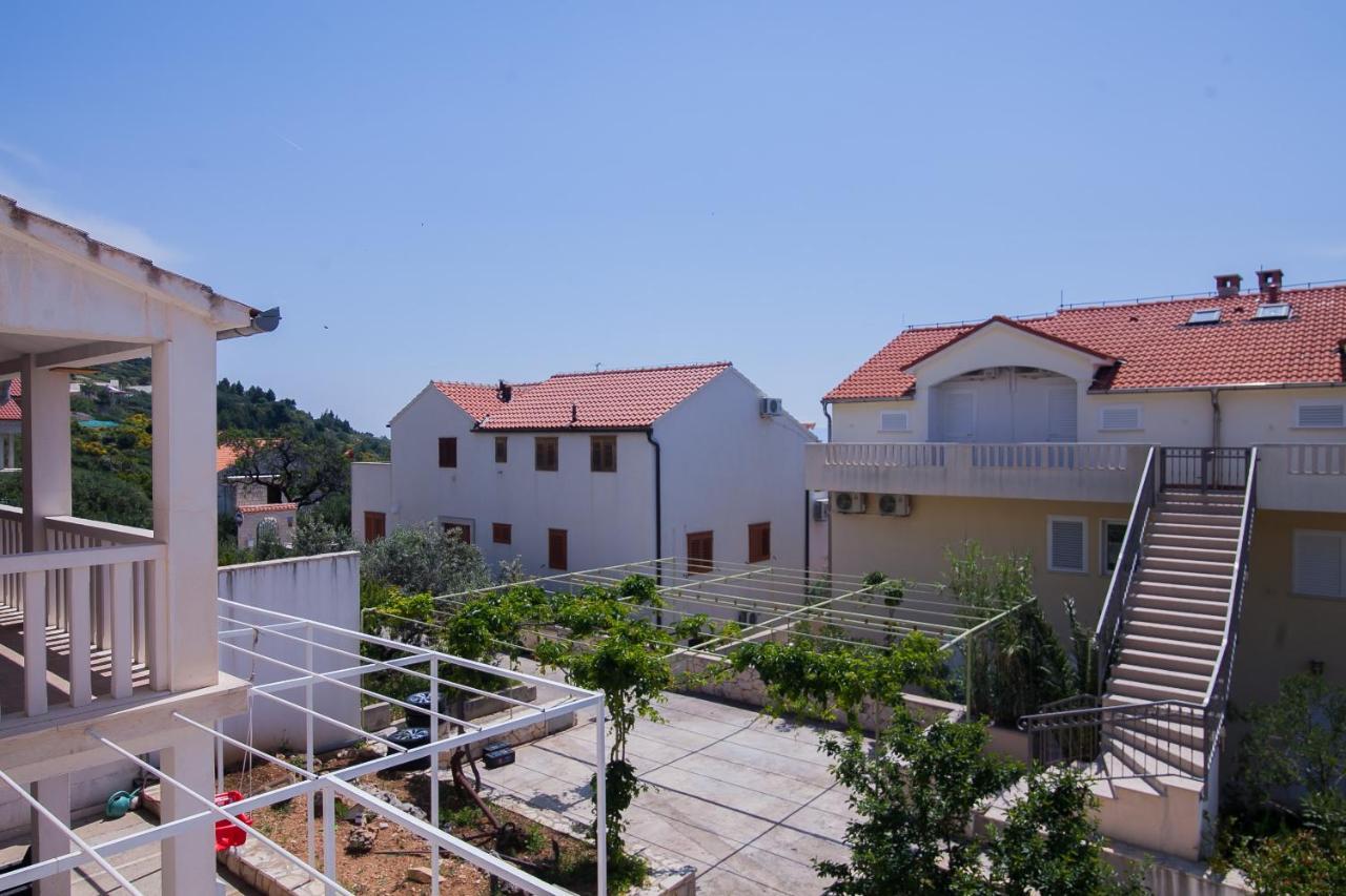 Family Apartments Brach Bol Zewnętrze zdjęcie