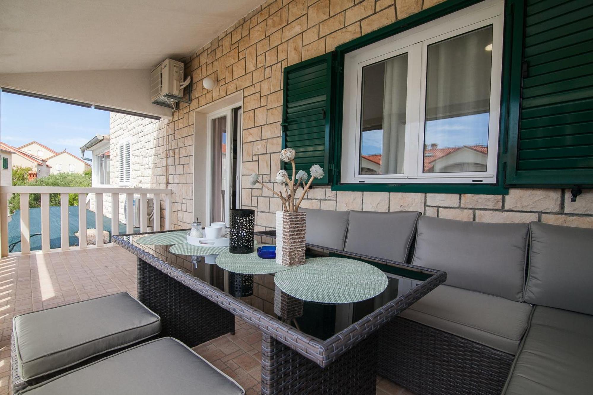 Family Apartments Brach Bol Zewnętrze zdjęcie
